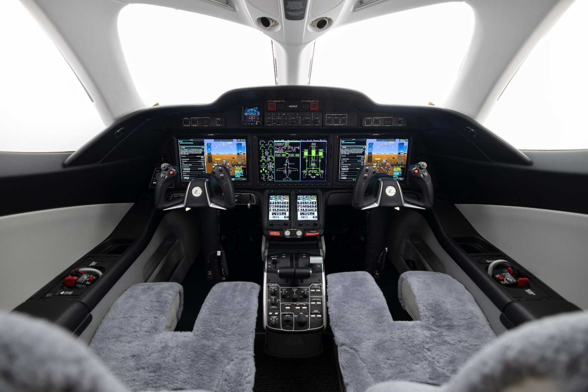 HondaJet cockpit avionics